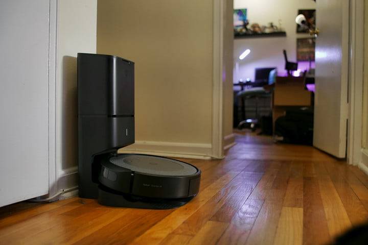 iRobot Roomba i3 Plus cleaning unit
