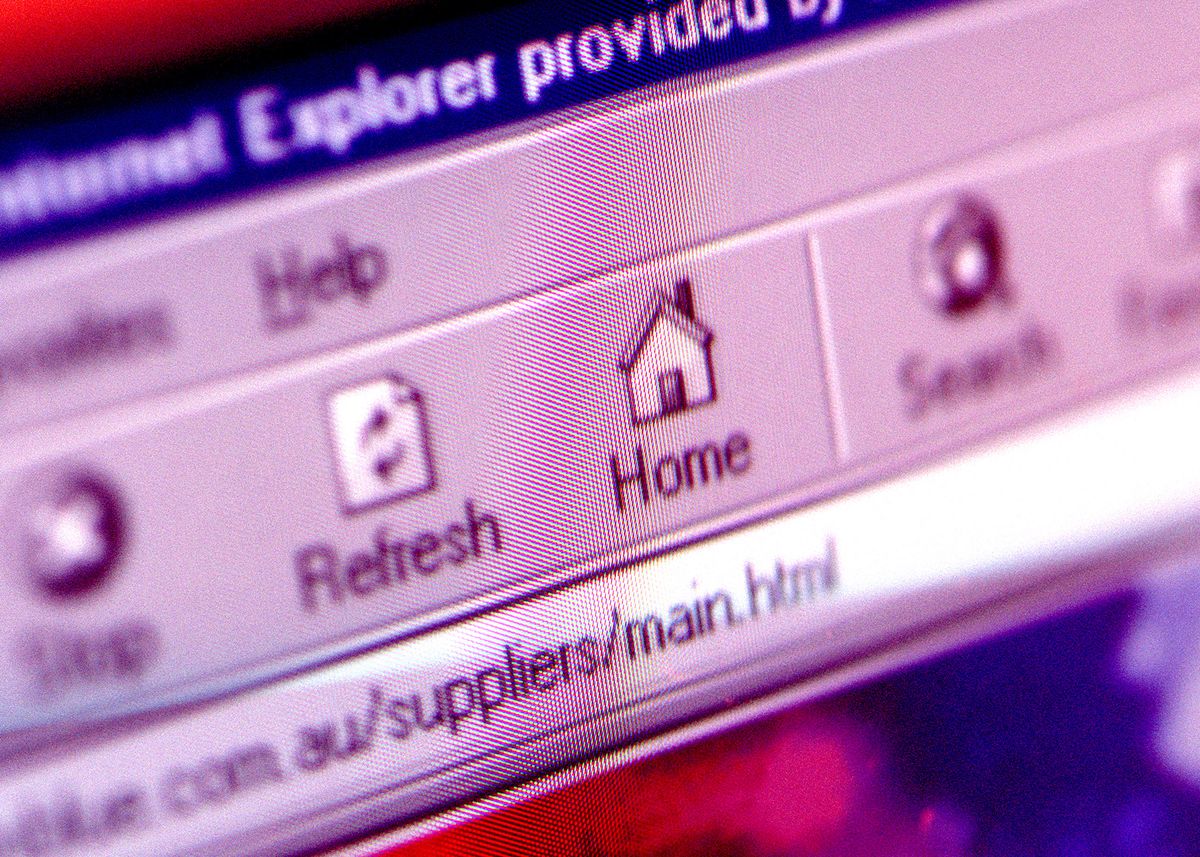 Close-up of Internet Explorer page, April 13, 2001. AFR Photo: LOUIE DO