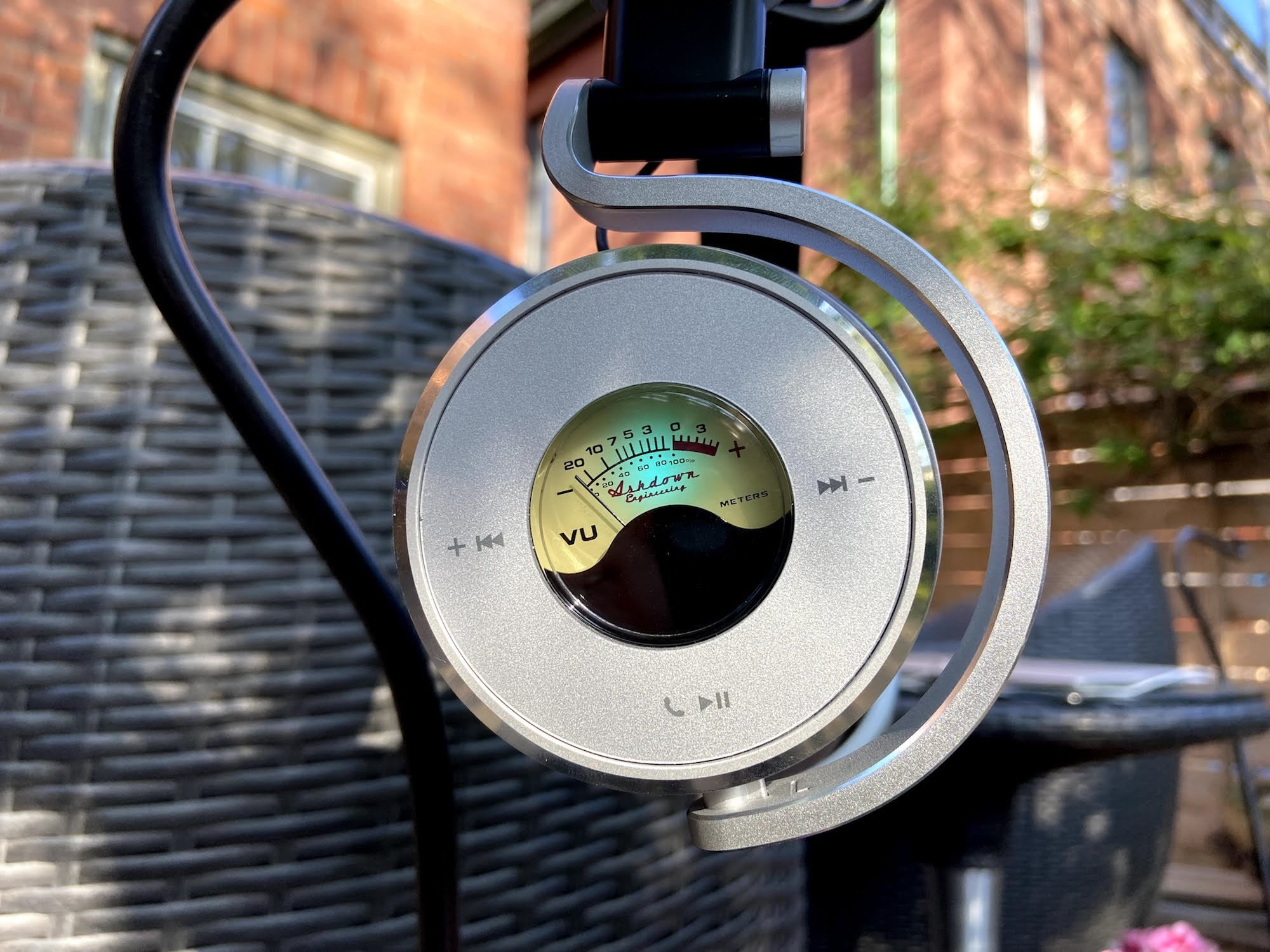 Meters Headphones Review: Analog style, digital loyalty