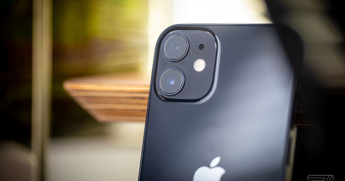 With iOS 15, you can turn off night mode on your iPhone camera