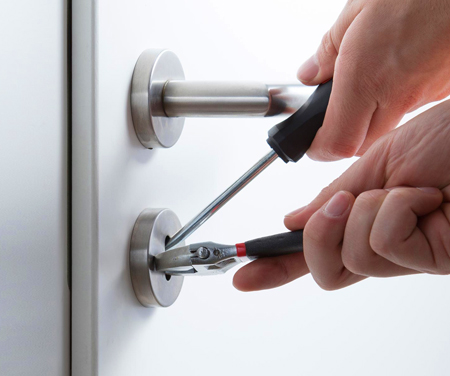 Benefits Of Hiring Professional Locksmith Services In Hollywood CA | Car Lockout Services